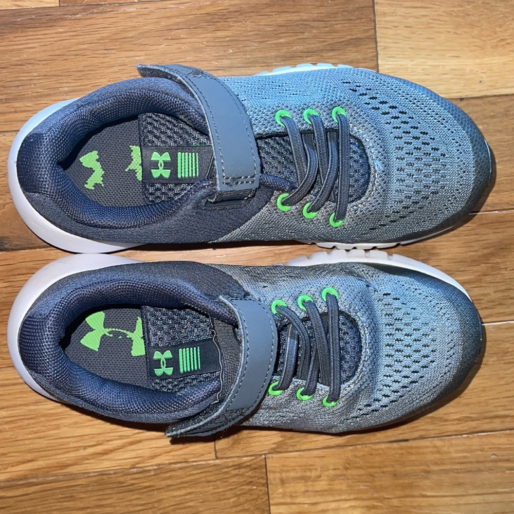 Size 13 youth under armour preschool shoes.